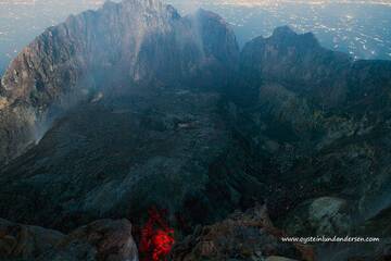 The new lava-dome at Merapi Volcano. 25th May 2012. (Photo: andersen_oystein)