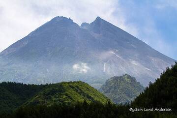Merapi volcano seen from the South, on the 30th June 2012. (Photo: andersen_oystein)