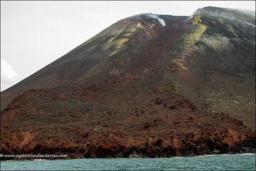 Anak-krakatau. Der Lavastrom vom September 2012 an der Westflanke (Foto vom 6. Okt. 2012) (Photo: andersen_oystein)