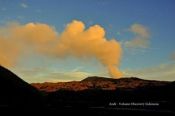 Ash plume at sunset from Dukono volcano (Halmahera, Indonesia) 18 July 2014 (Photo: Andi / VolcanoDiscovery Indonesia)