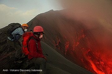 Andi and Remy at the crater rim of Dukono volcano. (Photo: Andi / VolcanoDiscovery Indonesia)