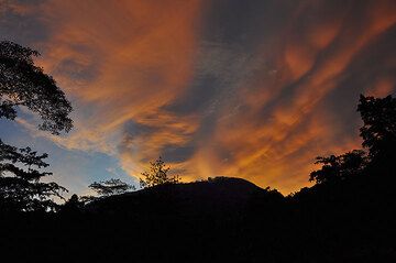 Sunset at erupting Gamalana volcano (Ternate island, Indonesia) on 11 Dec 2011 (Photo: Andi / VolcanoDiscovery Indonesia)
