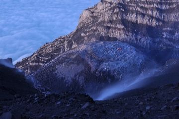 The lava dome of Semeru volcano (East Java, Indonesia) in July 2012 (Photo: Andi / VolcanoDiscovery Indonesia)