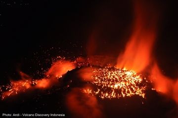 Semeru's active lava dome in late Nov 2014 (East Java, Indonesia) (Photo: Andi / VolcanoDiscovery Indonesia)