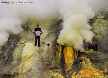 Kawah Ijen volcanoe, January 2015. Sulfur mines (Photo: daring-trip)