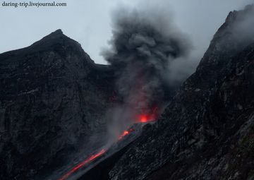 Ausbruch des Vulkans Batu Tara (27. Dezember 2014) (Photo: daring-trip)