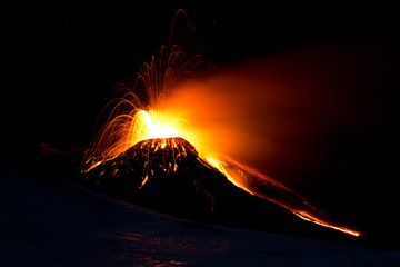 Ausbruch des neuen südöstlichen Kraters des Ätna (Photo: Emanuela / VolcanoDiscovery Italia)