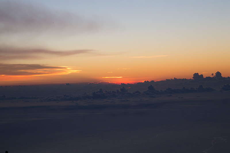 Light of the rising sun still just below the horizon. (Photo: Emanuela / VolcanoDiscovery Italia)