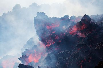 Aa lava flow detail (Etna, 30 Mar 2017) (Photo: Emanuela / VolcanoDiscovery Italia)