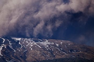 Aschewolke treibt über Schiena dell'Asino (Photo: Emanuela / VolcanoDiscovery Italia)