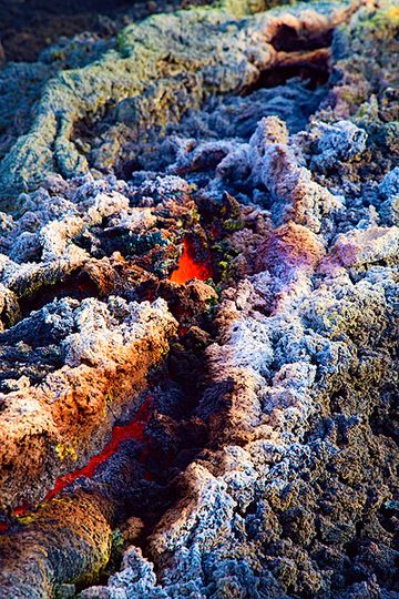 Colorful mineral deposits formed by escaping gasses above the lava tube. (Photo: Emanuela / VolcanoDiscovery Italia)