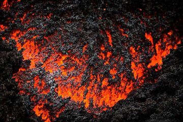 The onset of the new subterminal flank eruption followed by a private evening excursion to the active fissure. Our two customers had booked a summit tour several months before, and were lucky to be able to observe the active lava flow from close up.
See also: videos from the eruption (Photo: Emanuela / VolcanoDiscovery Italia)