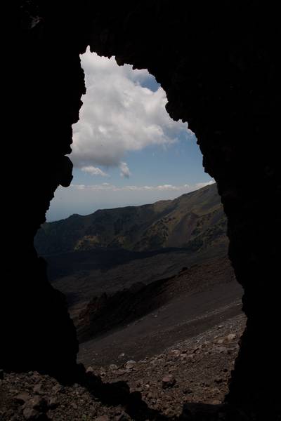 The Bove Valley framed by the Arch of Tuff (Mt Etna) (Photo: Emanuela / VolcanoDiscovery Italia)