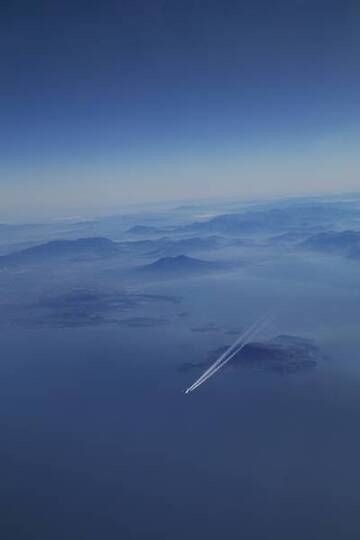 the Bay of Naples with Mt. Vesuvius, viewed from the air. (Photo: Emanuela / VolcanoDiscovery Italia)