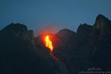 The lava dome inside the summit crater of Merapi. (Photo: Galih Jati)