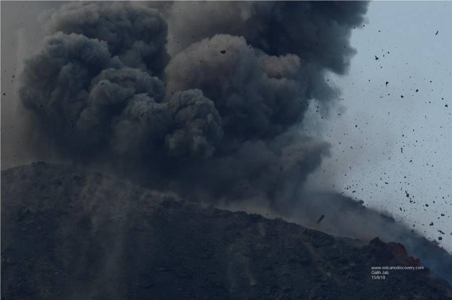 Strombolian eruption from Anak Krakatau (15 Sep 2018) (Photo: Galih Jati)