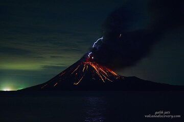 Éruption vulcanienne au Krakatau (novembre 2018) (Photo: Galih Jati)