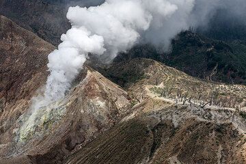 Fumarole of Papandayan volcano (Photo: Uwe Ehlers / geoart.eu)