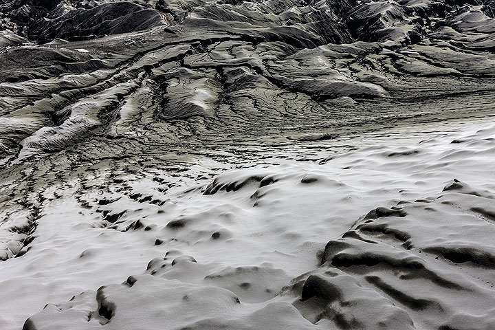 Ash deposits at Bromo (Photo: Uwe Ehlers / geoart.eu)