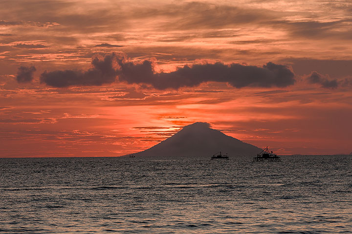 Krakatau-Sonnenuntergang (Photo: Uwe Ehlers / geoart.eu)