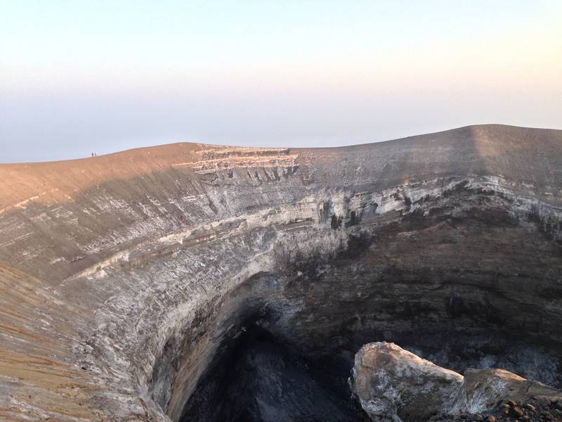 Der Krater des Vulkans Ol Doinyo Lengai (Tansania) im Juni 2013 (Photo: Gian Schachenmann)