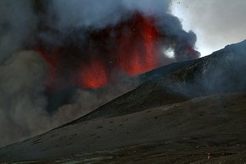 An astonished cameraman observes five fountains rising from the fissure (Etna New SE crater paroxysm 12 Aug 2011). (Photo: marcofulle)