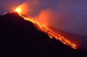 Lava flows from the erupting New SE crater at dawn on 16 June 2014 (Photo: marcofulle)