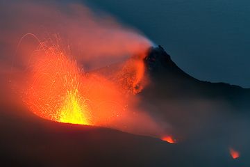 Scoria from the biggest eruptions from SW crater cover the flanks of the 2011 cone (12 June 2012) (Photo: marcofulle)