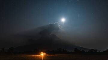 Mount Sinabung at night.13-03-2016 (Photo: mathieu)