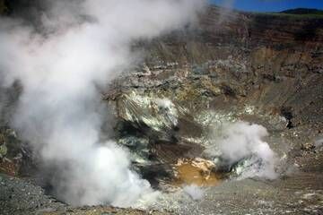 Aktiver Krater des Vulkans Lokon. (Photo: mlyvers)