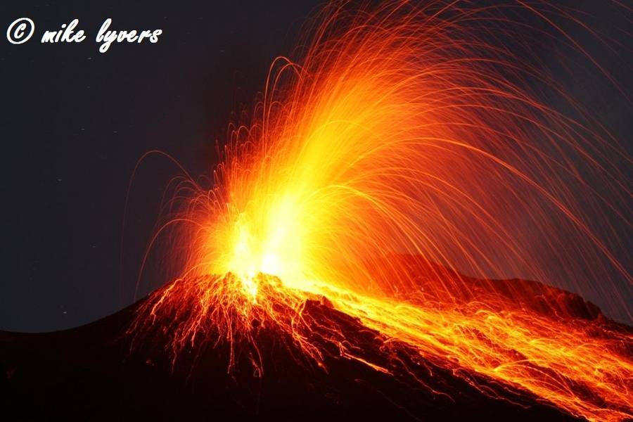 Hübscher Ausbruch des Vulkans Stromboli im Mai 2013. (Photo: mlyvers)