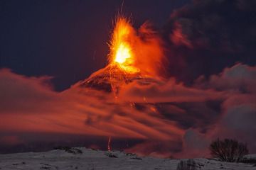 Kyuchevskoy volcano with lava fountain during the eruption Oct 2013 (Photo: Martin Rietze)