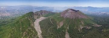 Vue aérienne du volcan Vésuve (juin 2017) (Photo: Martin Rietze)