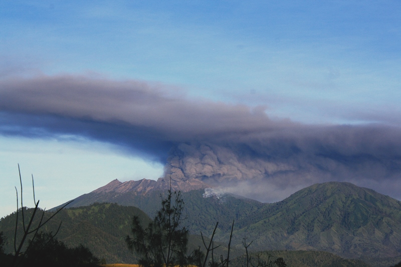 Mt Raung view from Ijen (Photo: sonyxyde)