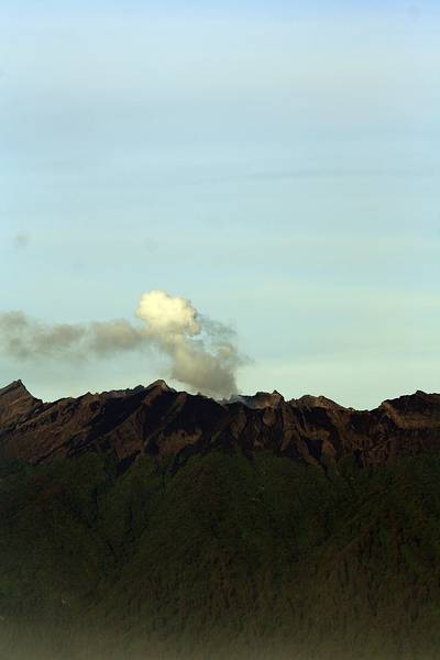 Mt. Raung 3332 mdpl view from Ijen Crater , date taken April 4, 2015 (Photo: sonyxyde)