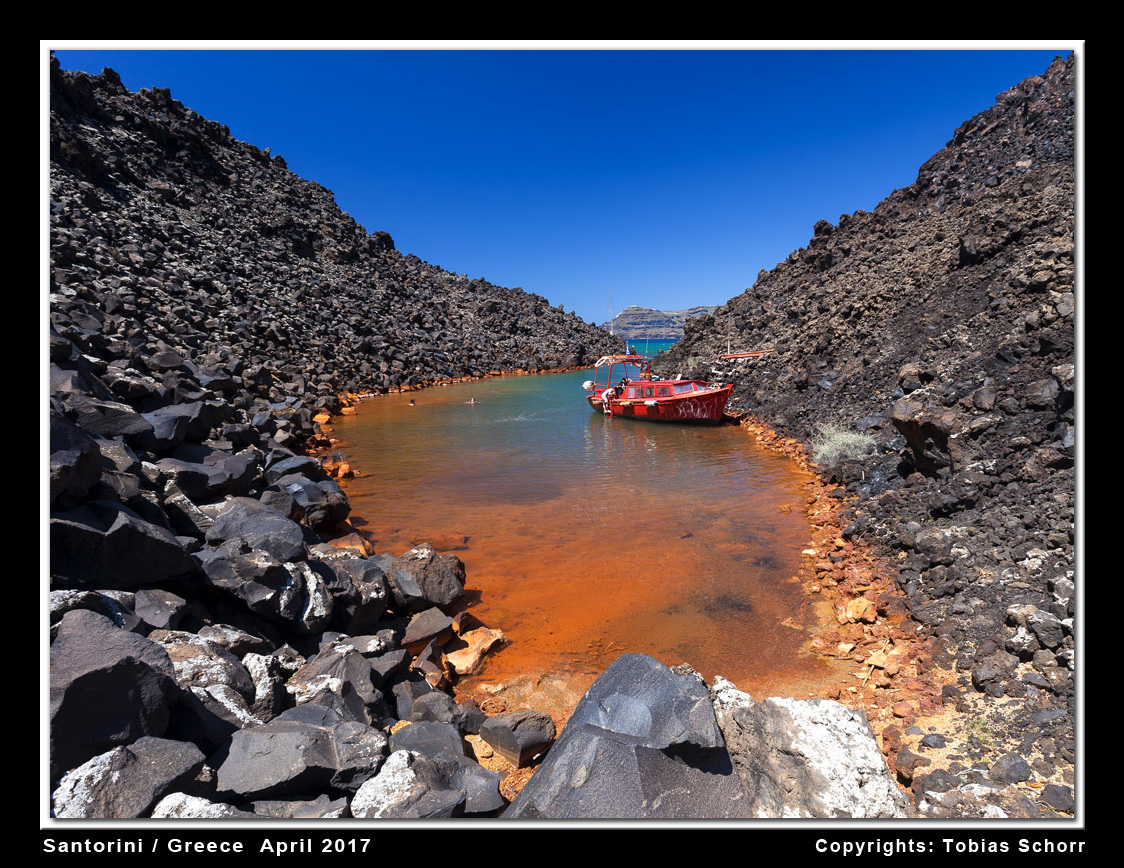 Iron-rich hydrothermal spring at Nea Kameni island, Santorini volcano (Greece) (Photo: Tobias Schorr)
