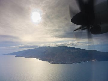 View to the island of El Hierro from the airplane (Photo: Tobias Schorr)