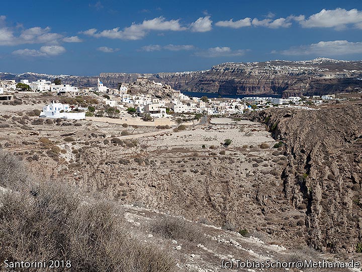 View to Acrotiri village. (Photo: Tobias Schorr)
