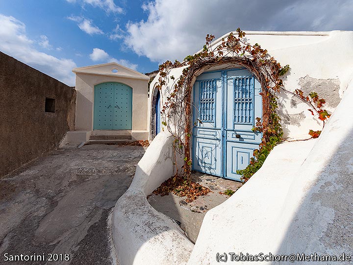 Ein privater Eingang im Dorf Emporio. (Photo: Tobias Schorr)