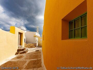 A nice lane in Emporio. (Photo: Tobias Schorr)