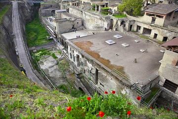 Die Ausgrabungen der römischen Stadt Ercolaneo durch pyroklastische Ströme von Vesuvius Vulkan in der 79 n. Chr. Eruption begraben. (Photo: Tom Pfeiffer)