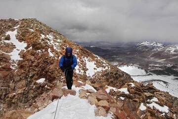 Basti Hofmann climbs the last steps to the summit of the world's highest volcano (Ojos del Salado, Chile, almost 7000 m) (Photo: ulla)