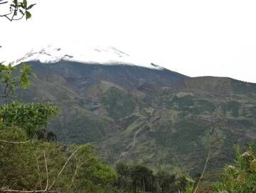 Tungurahua, Ecuador. Oktober 2012 (Weg der pyroklastischen Ströme auf der rechten Flanke). (Photo: volcanomike)