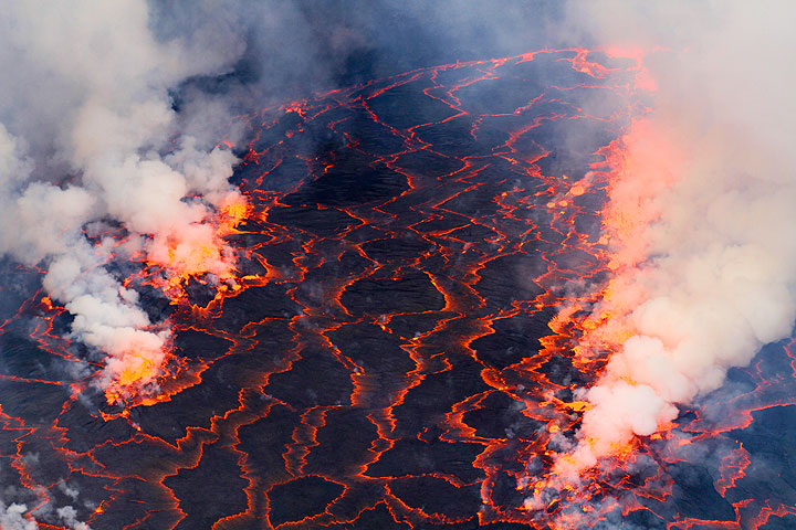 Violent degassing from the lava lake creates rows of lava fountains. (Photo: Yashmin Chebli)