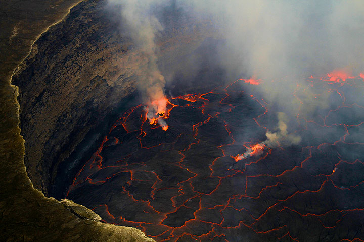 Part of the lava lake as seen in daylight (Photo: Yashmin Chebli)