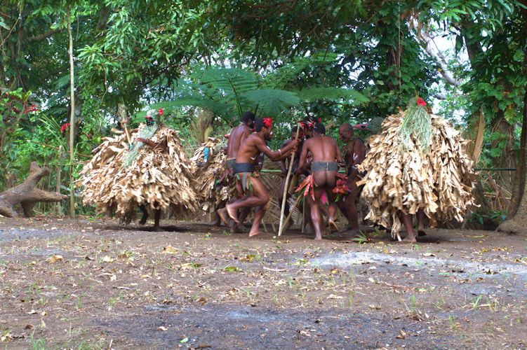 Danse traditionnelle dans un village (Photo: Yashmin Chebli)