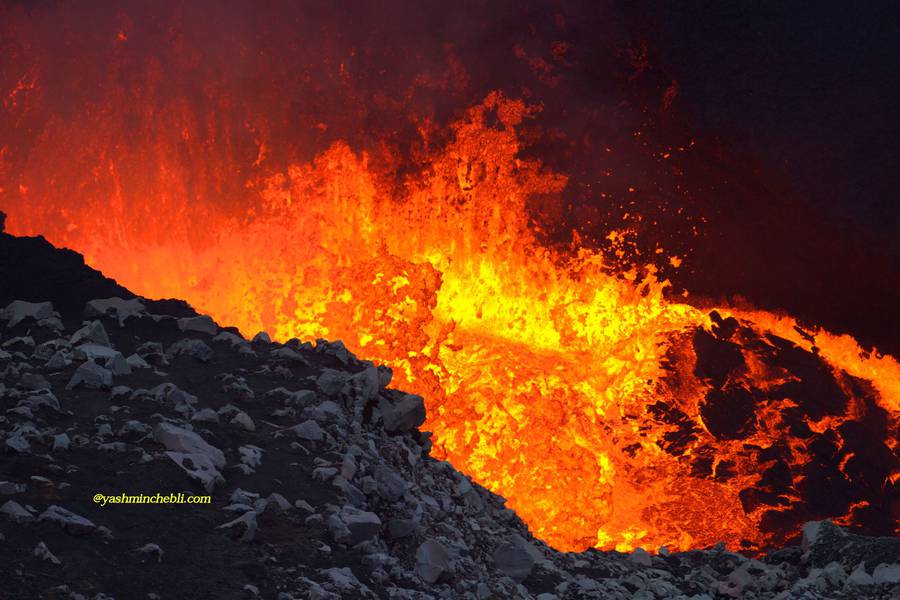 Benbow lava lake / Yashmin CHEBLI 2014
BENBOW072014_0651r.jpg (Photo: Yashmin Chebli)