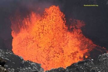Benbow lava lake / Yashmin CHEBLI 2014
BENBOW092014_0594r.jpg (Photo: Yashmin Chebli)