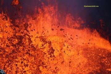 Benbow lava lake / Yashmin CHEBLI 2014
BENBOW092014_0717r.jpg (Photo: Yashmin Chebli)