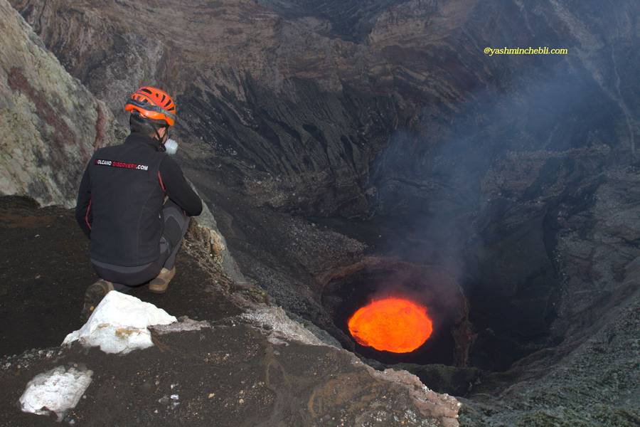 Marum lava lake / Yashmin CHEBLI 2014
MARUM072014_0371r.jpg (Photo: Yashmin Chebli)